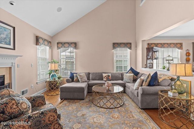 6 Marbella Court, Hamilton, NJ 08691