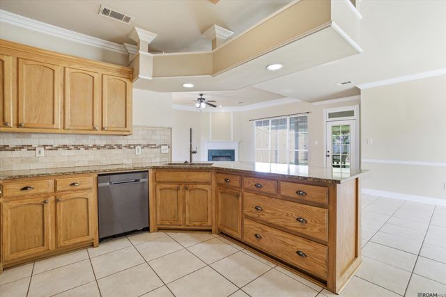 43464 N Great Oak Ct, Prairieville, LA 70769