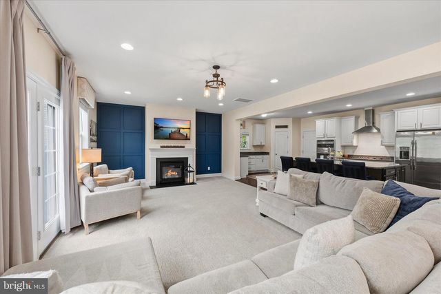 9049 STONE CREST DR, Warrenton, VA 20186