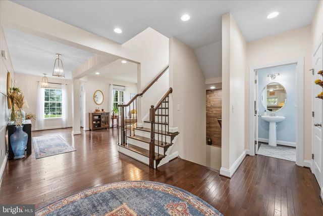 9049 STONE CREST DR, Warrenton, VA 20186