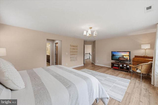 9049 STONE CREST DR, Warrenton, VA 20186