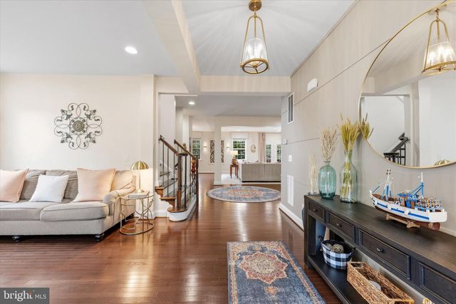 9049 STONE CREST DR, Warrenton, VA 20186