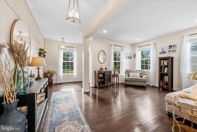 9049 STONE CREST DR, Warrenton, VA 20186
