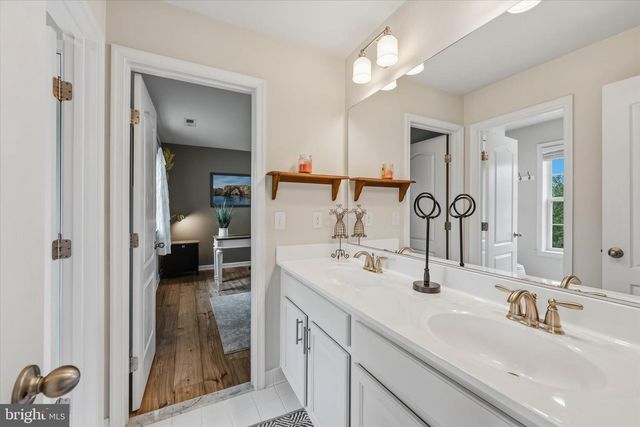9049 STONE CREST DR, Warrenton, VA 20186