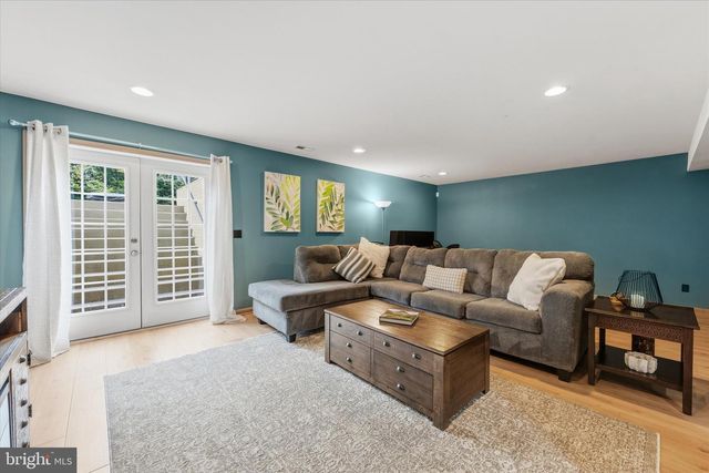 9049 STONE CREST DR, Warrenton, VA 20186