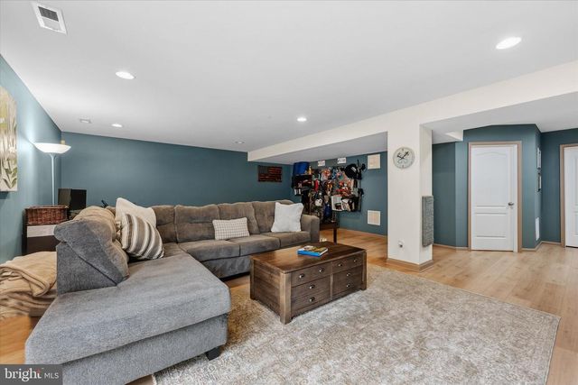 9049 STONE CREST DR, Warrenton, VA 20186