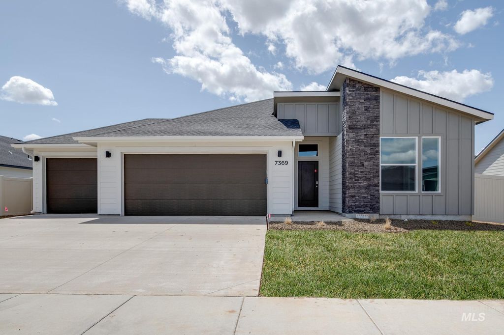 6189 W Karpathos St, Meridian, ID 83646