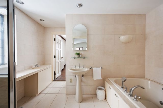 3 Evergreen Ln, Hingham, MA 02043