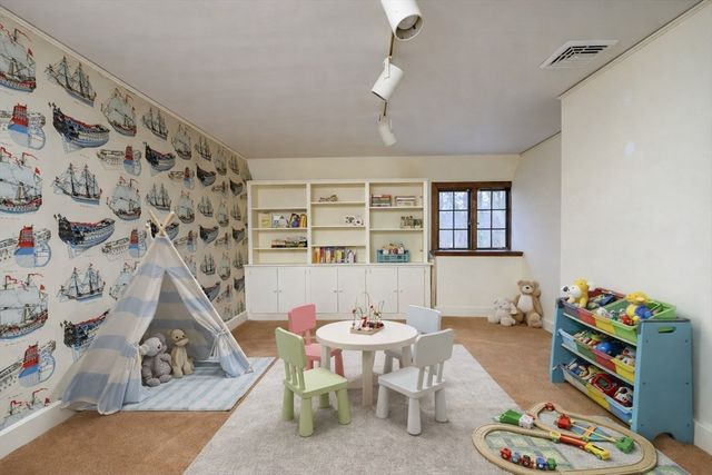 3 Evergreen Ln, Hingham, MA 02043