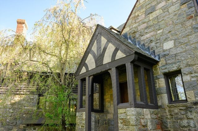 3 Evergreen Ln, Hingham, MA 02043