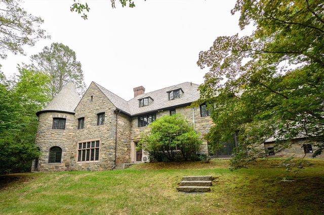 3 Evergreen Ln, Hingham, MA 02043