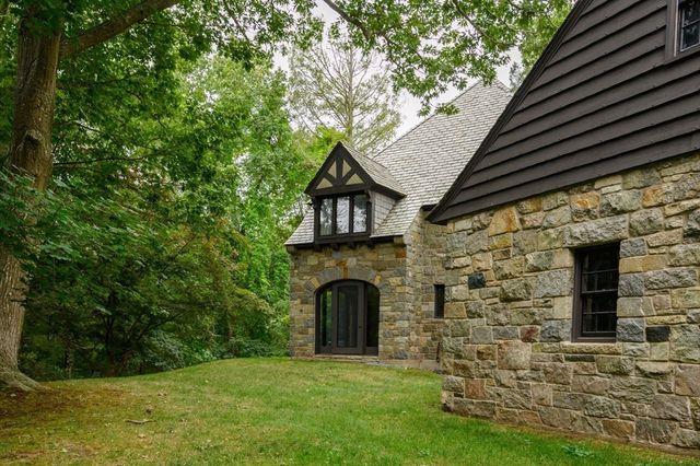 3 Evergreen Ln, Hingham, MA 02043