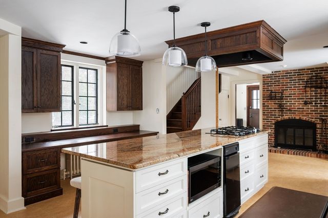 3 Evergreen Ln, Hingham, MA 02043