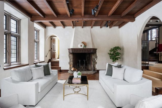 3 Evergreen Ln, Hingham, MA 02043