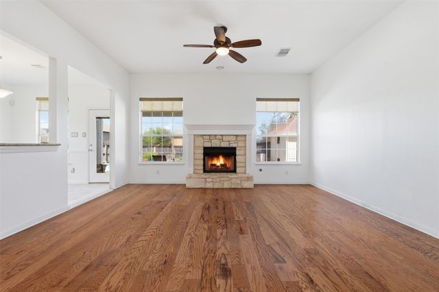 207 Silver Oak DR, Round Rock, TX 78664