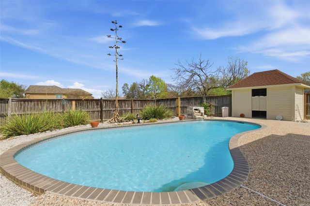 207 Silver Oak DR, Round Rock, TX 78664