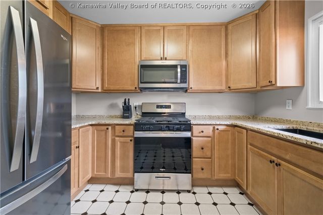 2012 Washington Avenue, St Albans, WV 25177