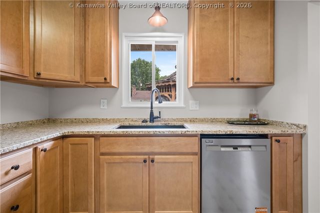 2012 Washington Avenue, St Albans, WV 25177