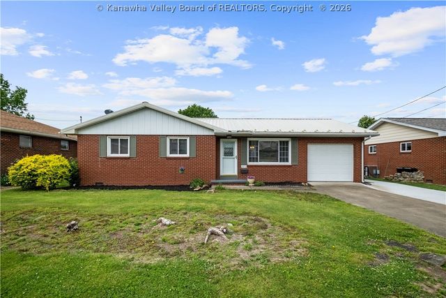 2012 Washington Avenue, St Albans, WV 25177