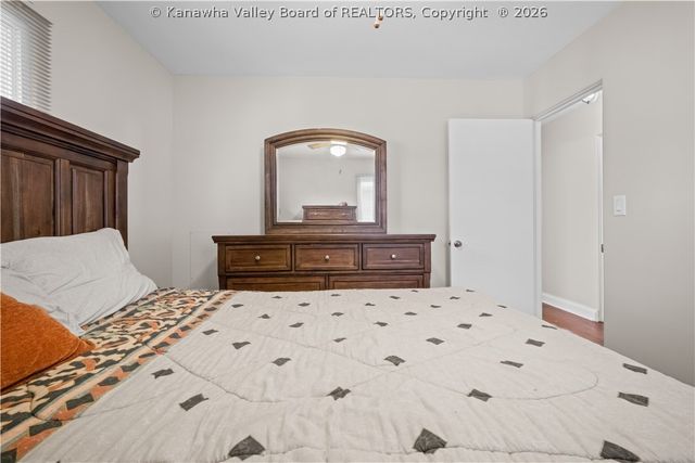 2012 Washington Avenue, St Albans, WV 25177