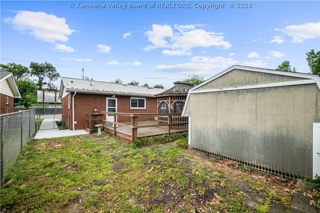 2012 Washington Avenue, St Albans, WV 25177