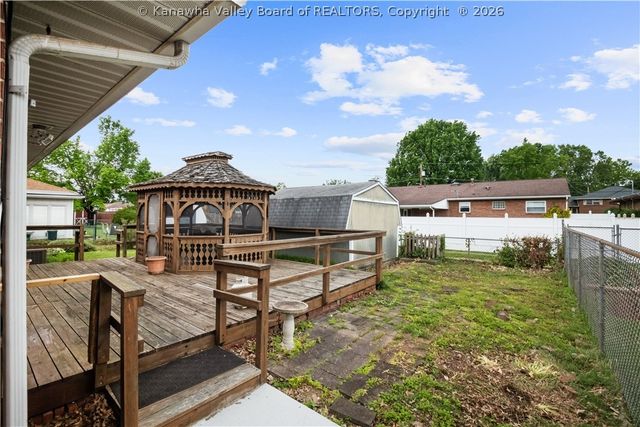 2012 Washington Avenue, St Albans, WV 25177