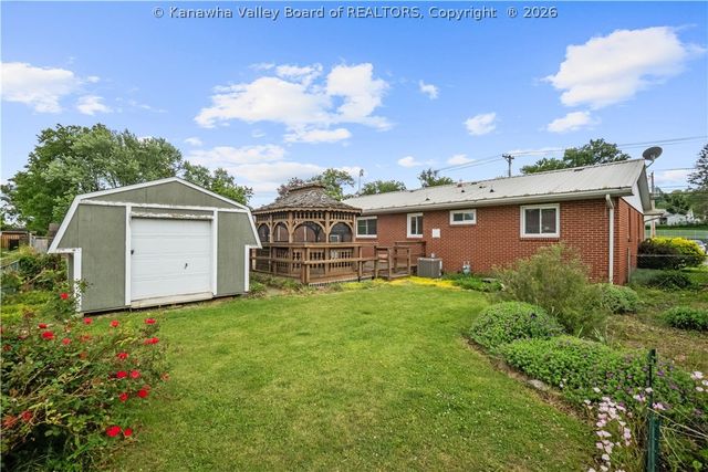 2012 Washington Avenue, St Albans, WV 25177