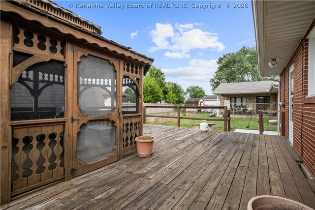 2012 Washington Avenue, St Albans, WV 25177