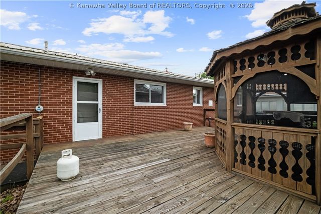 2012 Washington Avenue, St Albans, WV 25177