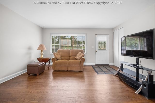 2012 Washington Avenue, St Albans, WV 25177