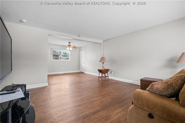 2012 Washington Avenue, St Albans, WV 25177