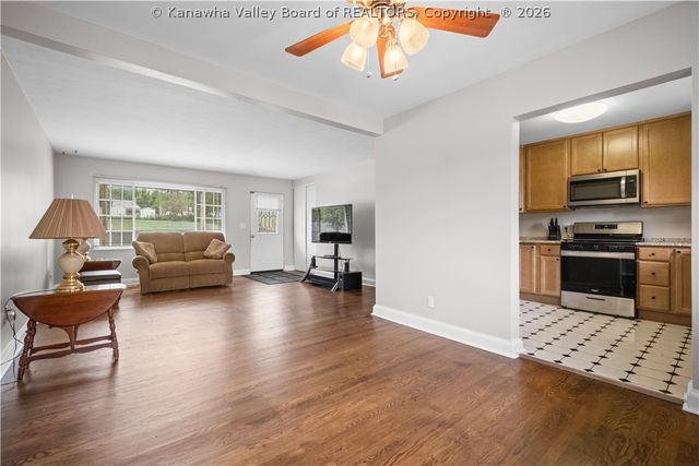 2012 Washington Avenue, St Albans, WV 25177