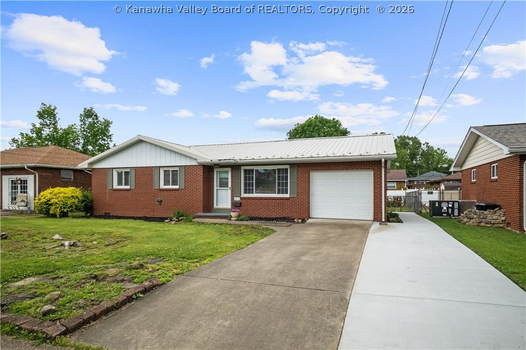 2012 Washington Avenue, St Albans, WV 25177