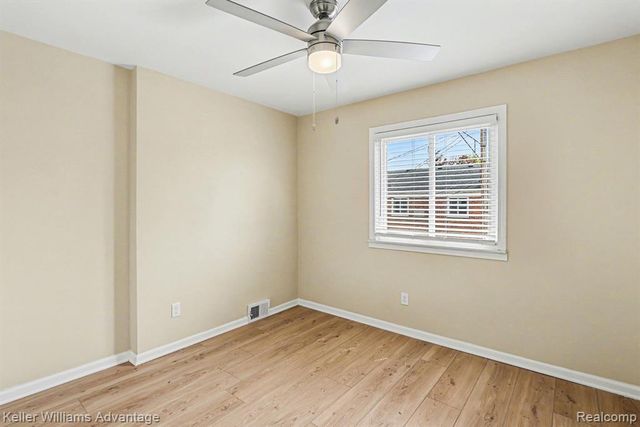32718 Grand River Avenue C10, Farmington, MI 48336