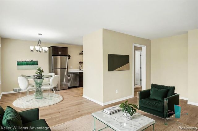 32718 Grand River Avenue C10, Farmington, MI 48336