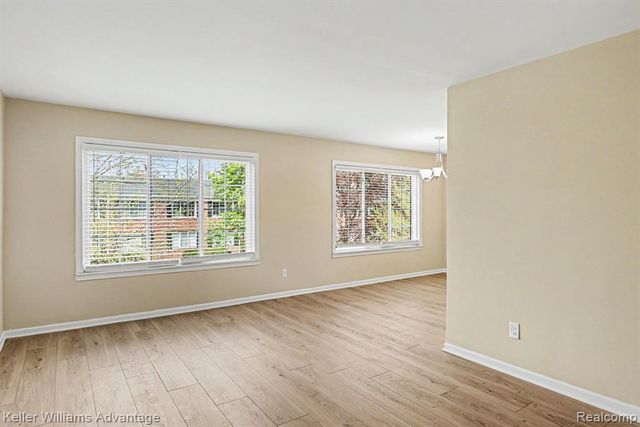 32718 Grand River Avenue C10, Farmington, MI 48336