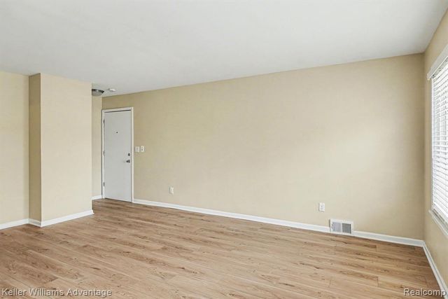 32718 Grand River Avenue C10, Farmington, MI 48336