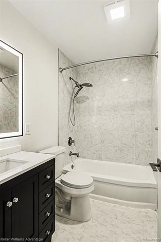 32718 Grand River Avenue C10, Farmington, MI 48336