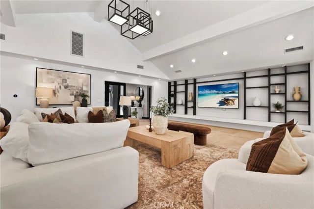 10372 Crawford Canyon Road, North Tustin, CA 92705