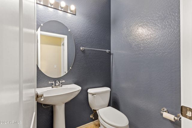 2256 E HUNTINGTON Drive, Phoenix, AZ 85040