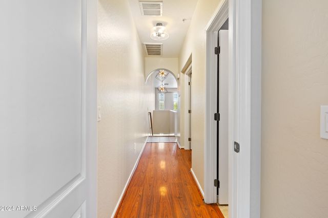 2256 E HUNTINGTON Drive, Phoenix, AZ 85040