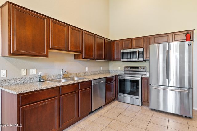 2256 E HUNTINGTON Drive, Phoenix, AZ 85040