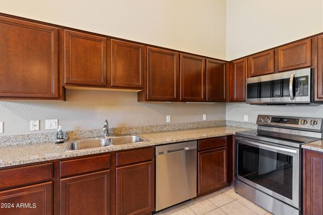 2256 E HUNTINGTON Drive, Phoenix, AZ 85040
