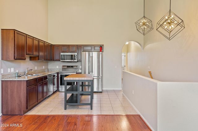 2256 E HUNTINGTON Drive, Phoenix, AZ 85040