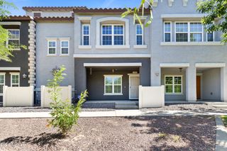 2256 E HUNTINGTON Drive, Phoenix, AZ 85040