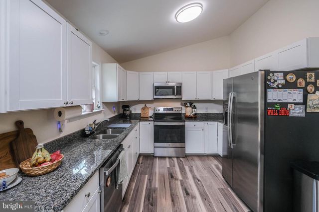 1099 HIGH TOP RD, Linden, VA 22642