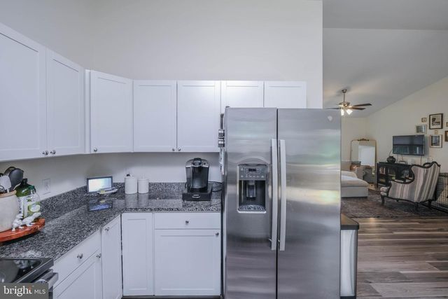 1099 HIGH TOP RD, Linden, VA 22642