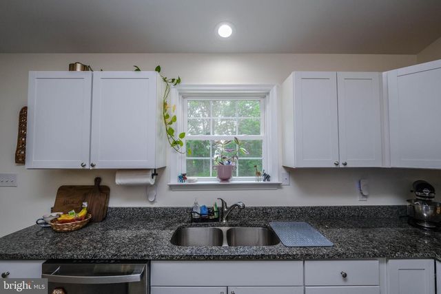 1099 HIGH TOP RD, Linden, VA 22642