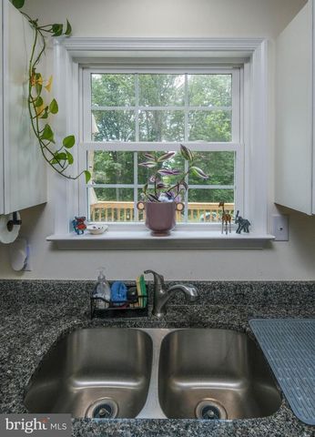 1099 HIGH TOP RD, Linden, VA 22642
