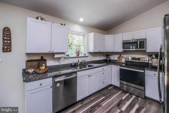 1099 HIGH TOP RD, Linden, VA 22642